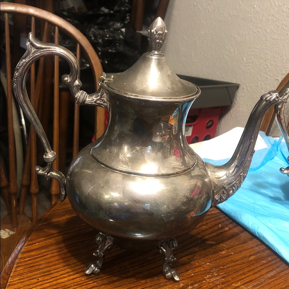 Classic Silver-Tone Tea/Coffee Pot - Elegant Metal Serving Pitcher